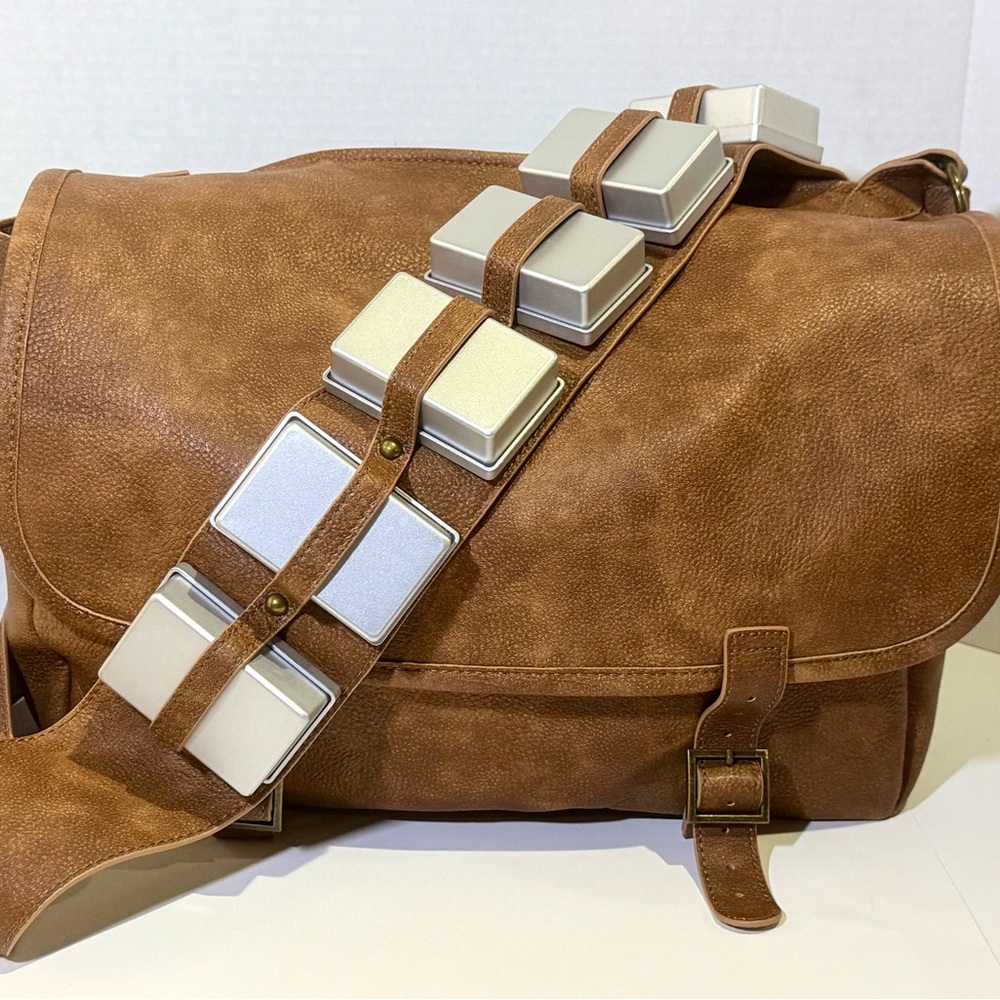 🏷️SOLD🏷️Disney Star Wars Galaxy’s Edge Chewbacca Ammo Brown Messenger Bag